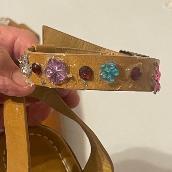 “Bamboo” Tan Sandals - Picture 5 of 9